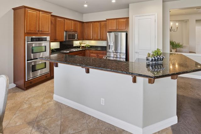 2056 Arlington Dr, Roseville, CA 95747