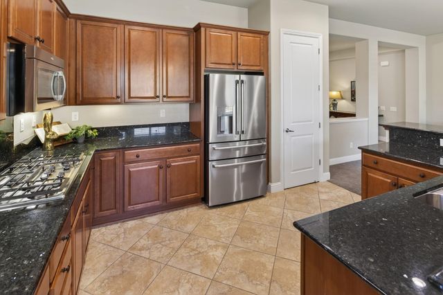 2056 Arlington Dr, Roseville, CA 95747