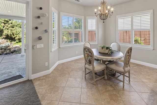 2056 Arlington Dr, Roseville, CA 95747