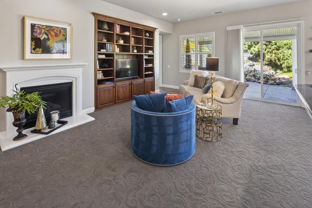 2056 Arlington Dr, Roseville, CA 95747