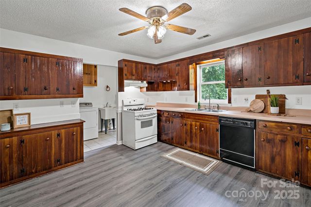 2526 Hankins Road, Marion, NC 28752