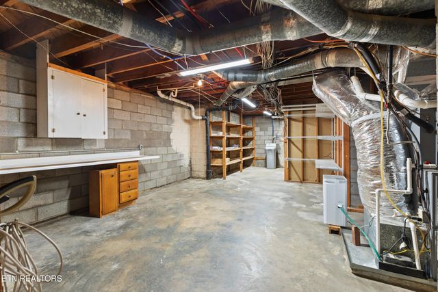 1267 Lakeview Drive, Dandridge, TN 37725