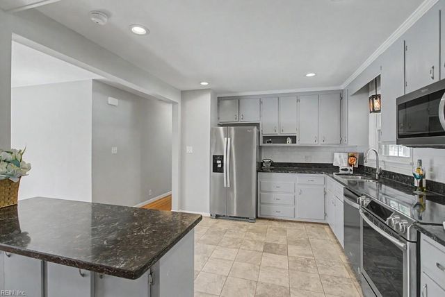 106 Crandol DR, Yorktown, VA 23693