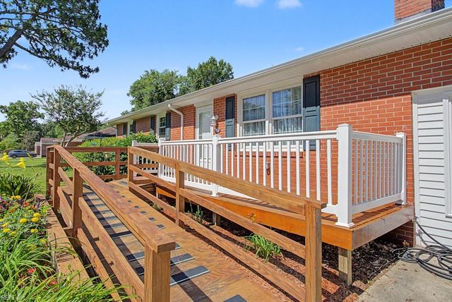106 Crandol DR, Yorktown, VA 23693