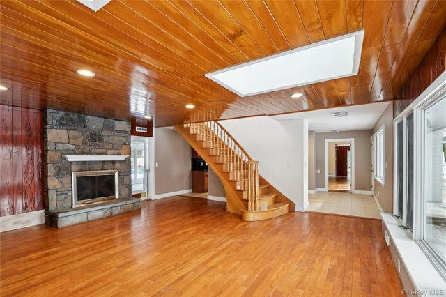 549 Woodbury Road, Cold Spring Harbor, NY 11724