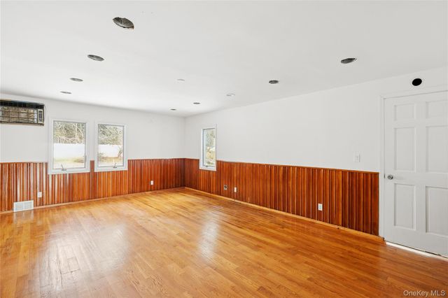 549 Woodbury Road, Cold Spring Harbor, NY 11724