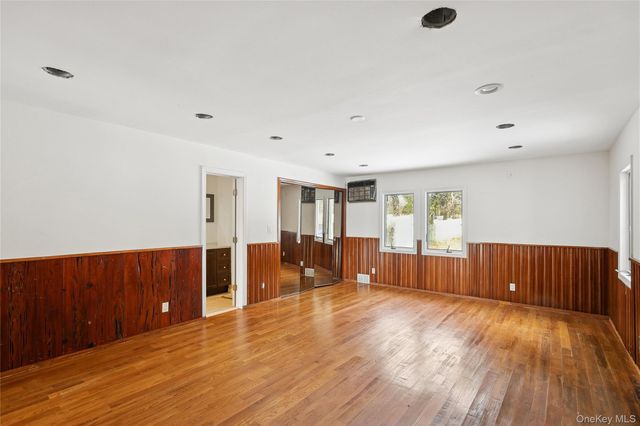 549 Woodbury Road, Cold Spring Harbor, NY 11724