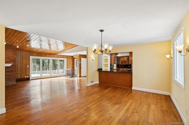 549 Woodbury Road, Cold Spring Harbor, NY 11724