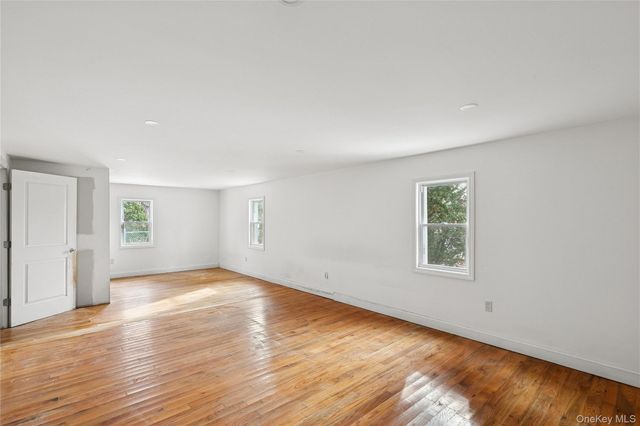 549 Woodbury Road, Cold Spring Harbor, NY 11724