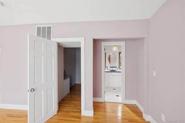 549 Woodbury Road, Cold Spring Harbor, NY 11724