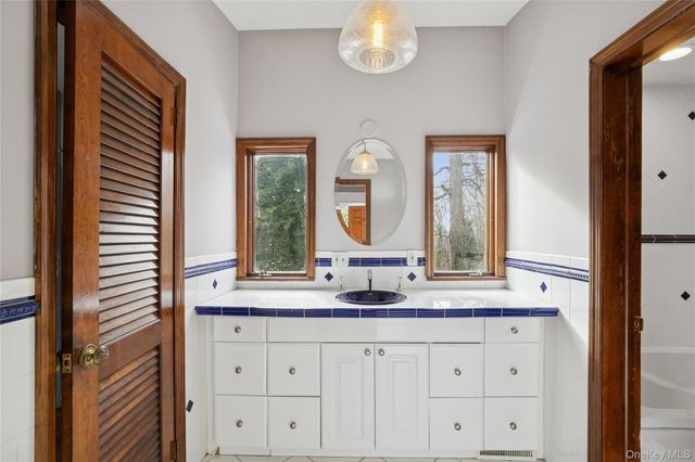 549 Woodbury Road, Cold Spring Harbor, NY 11724