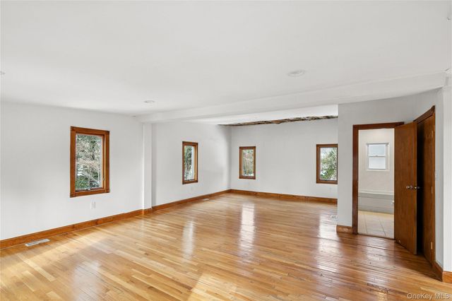 549 Woodbury Road, Cold Spring Harbor, NY 11724