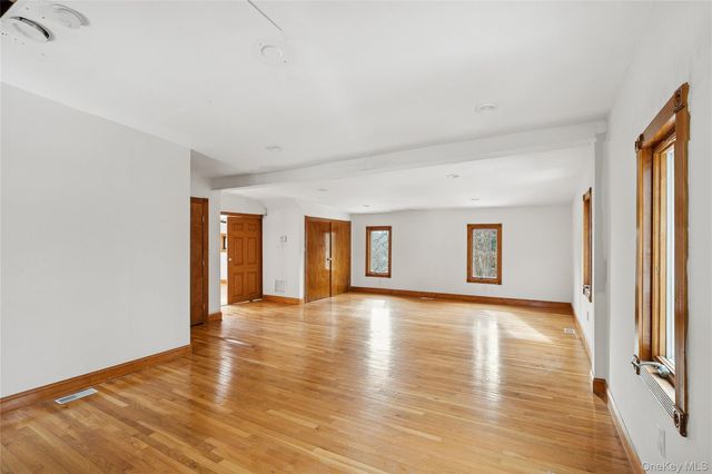 549 Woodbury Road, Cold Spring Harbor, NY 11724