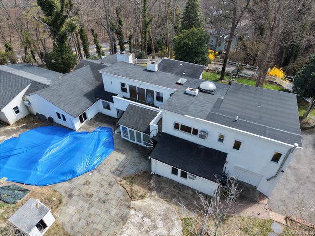 549 Woodbury Road, Cold Spring Harbor, NY 11724