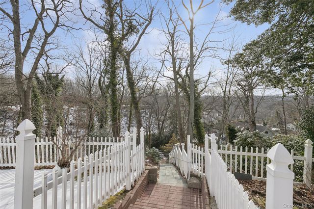 549 Woodbury Road, Cold Spring Harbor, NY 11724