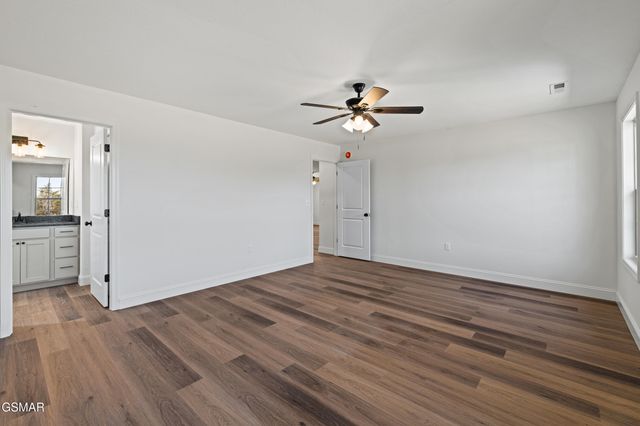 281 Cross Over Rd Road, Sevierville, TN 37876