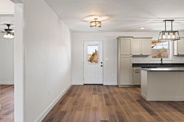 281 Cross Over Rd Road, Sevierville, TN 37876