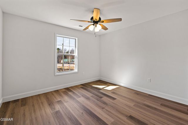 281 Cross Over Rd Road, Sevierville, TN 37876