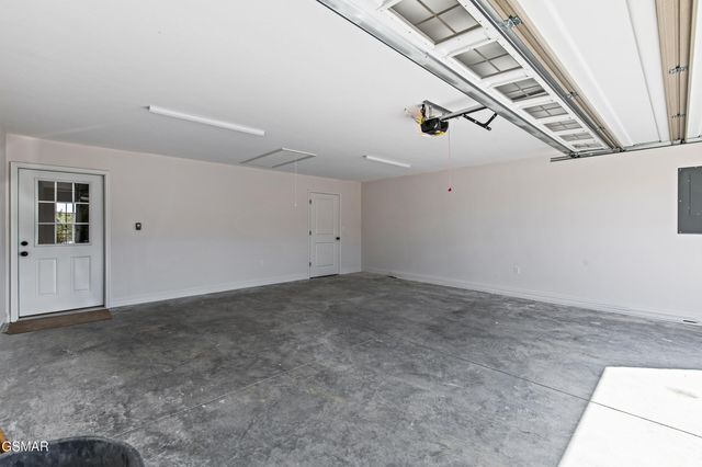 281 Cross Over Rd Road, Sevierville, TN 37876