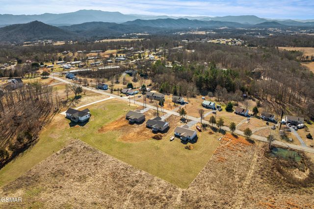 281 Cross Over Rd Road, Sevierville, TN 37876