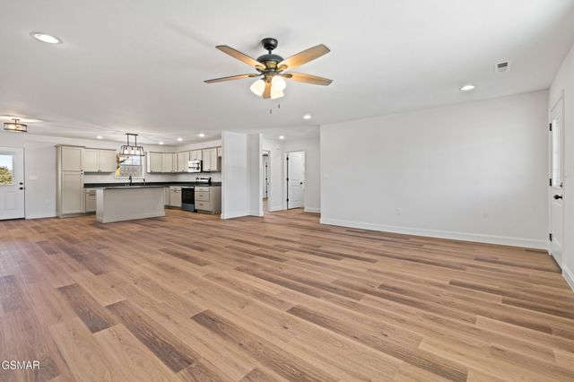 281 Cross Over Rd Road, Sevierville, TN 37876