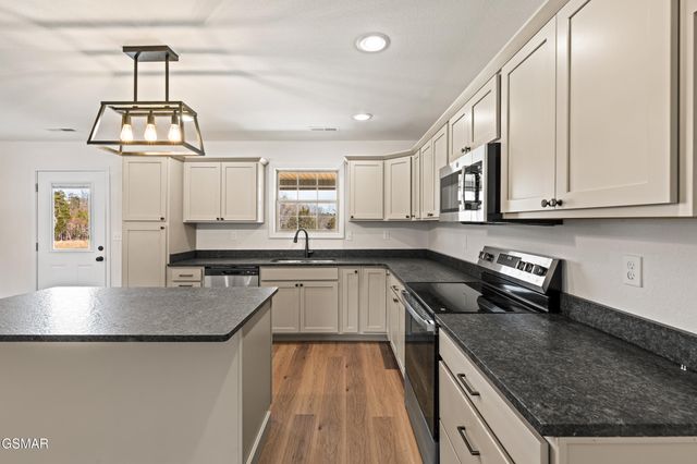 281 Cross Over Rd Road, Sevierville, TN 37876