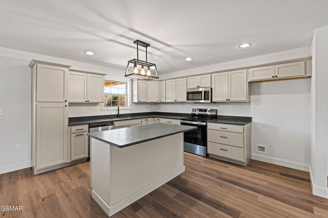 281 Cross Over Rd Road, Sevierville, TN 37876