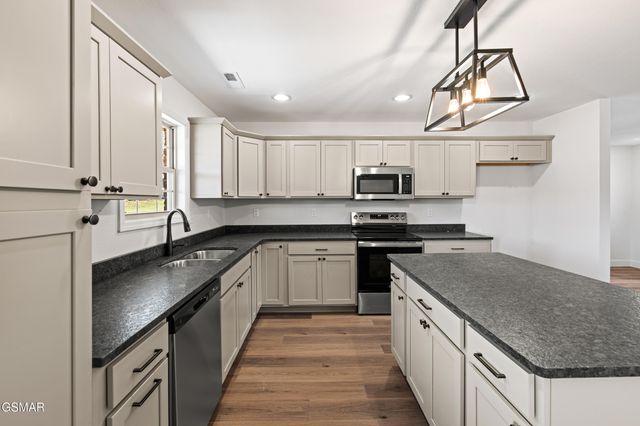 281 Cross Over Rd Road, Sevierville, TN 37876