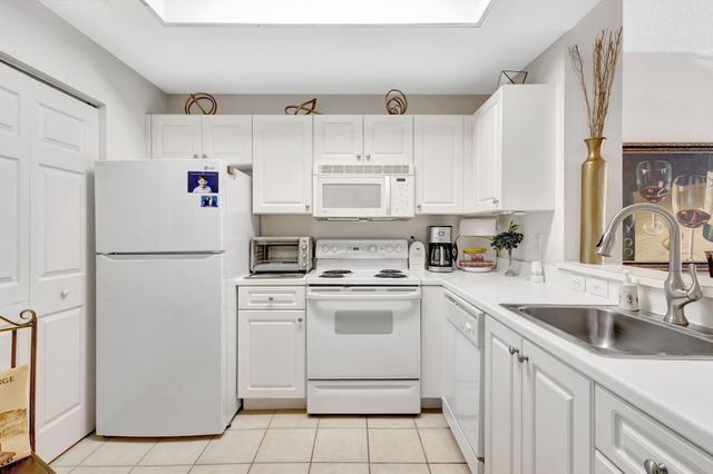 2915 Tuscany Court 102, Palm Beach Gardens, FL 33410