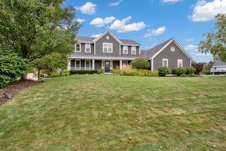 1614 Legend Hill LANE, Waukesha, WI 53189