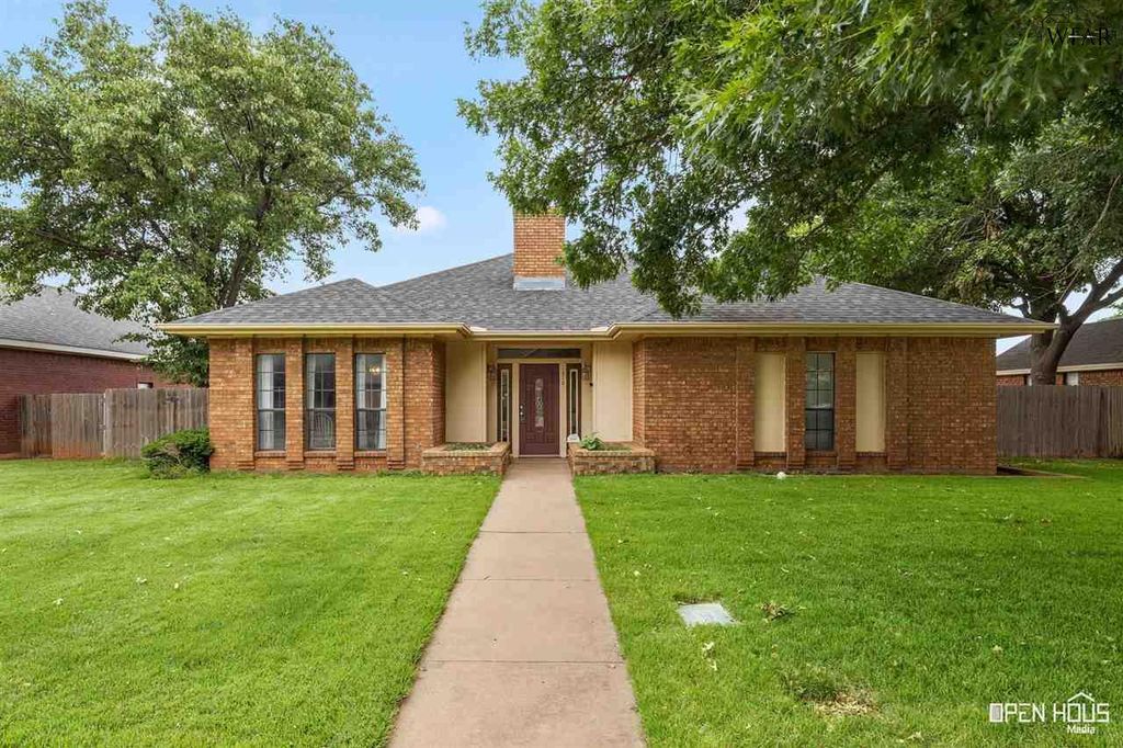 1510 BENTWOOD DRIVE, Iowa Park, TX 76367