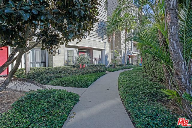 5827 Meadowlark Place 3, Playa Vista, CA 90094