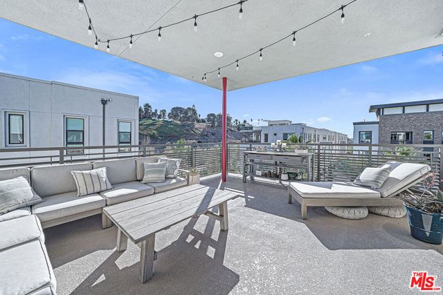 5827 Meadowlark Place 3, Playa Vista, CA 90094