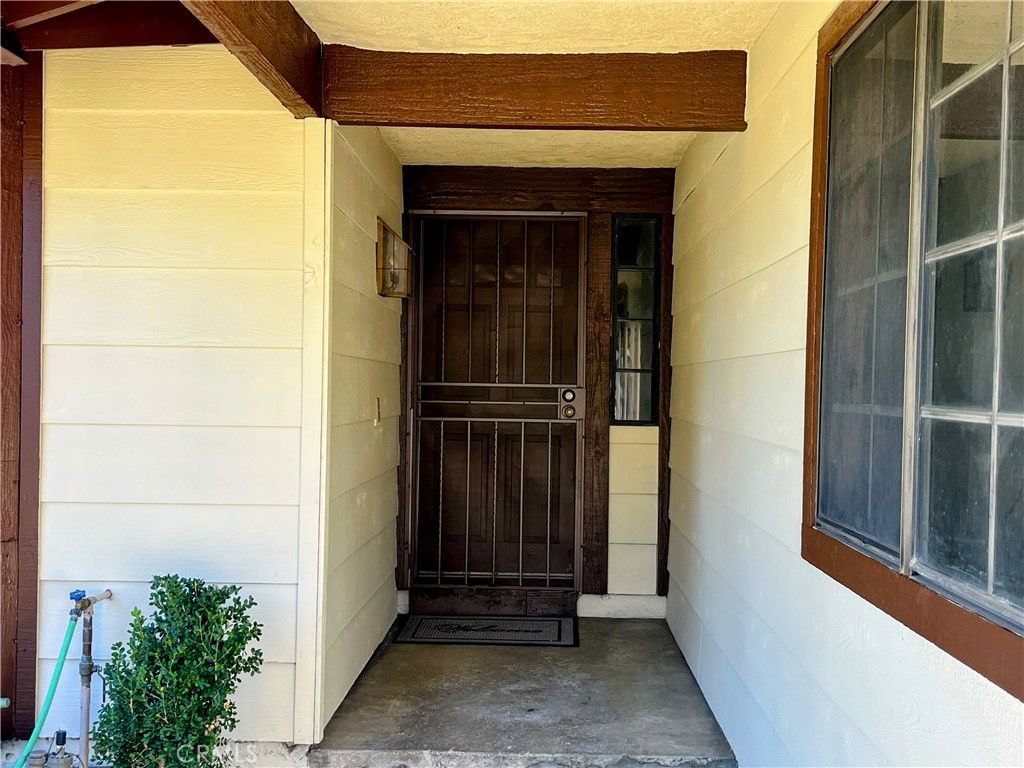 Image 2 of property listing at 3533 Lake Crest NE, Lake Elsinore, CA 92530