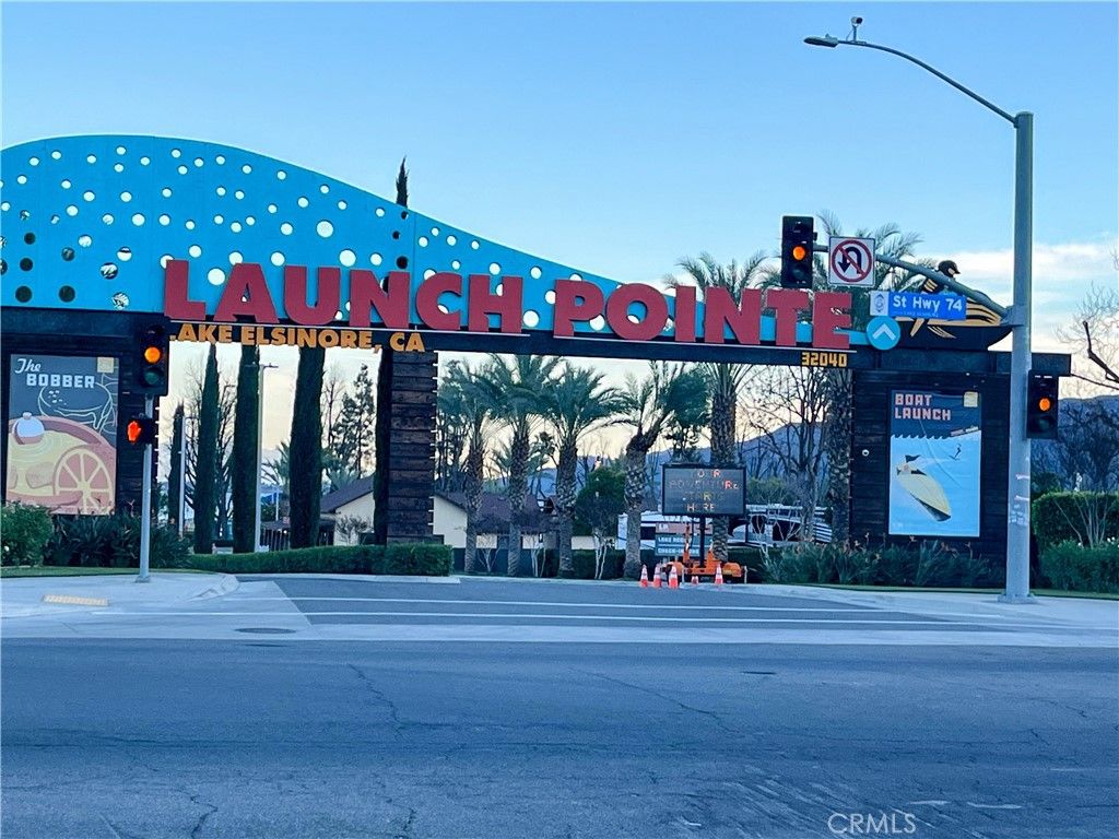 Image 3 of property listing at 3533 Lake Crest NE, Lake Elsinore, CA 92530