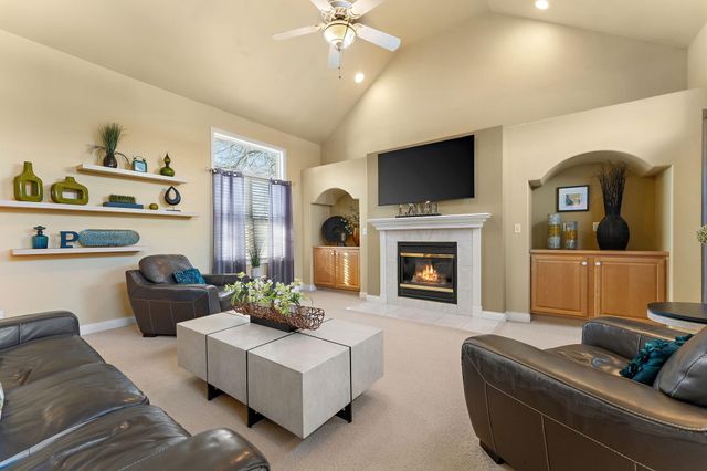 3204 Clairborne Crossing, Valparaiso, IN 46385