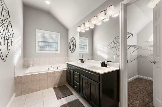 3204 Clairborne Crossing, Valparaiso, IN 46385