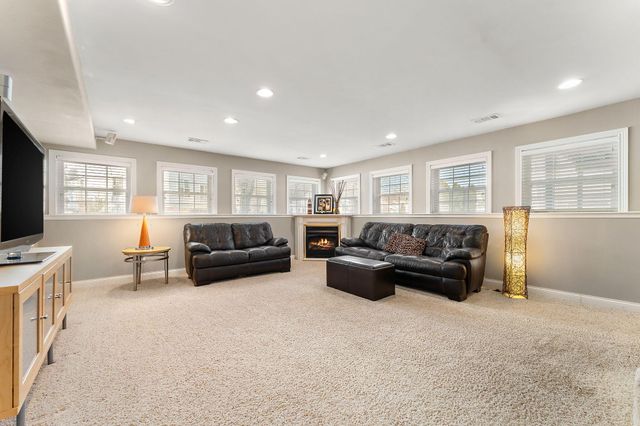 3204 Clairborne Crossing, Valparaiso, IN 46385