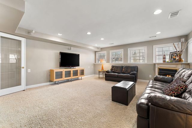 3204 Clairborne Crossing, Valparaiso, IN 46385