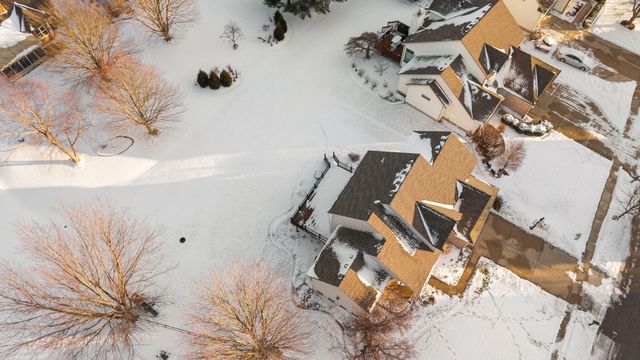 3204 Clairborne Crossing, Valparaiso, IN 46385