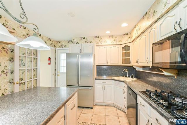 520 Hamilton Avenue, Hasbrouck Heights, NJ 07604