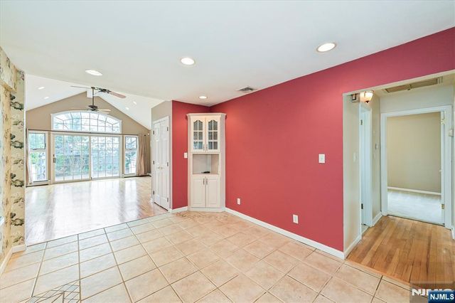 520 Hamilton Avenue, Hasbrouck Heights, NJ 07604