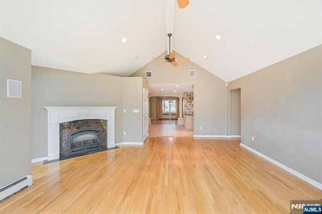 520 Hamilton Avenue, Hasbrouck Heights, NJ 07604