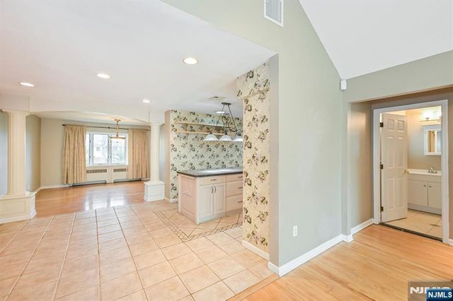 520 Hamilton Avenue, Hasbrouck Heights, NJ 07604