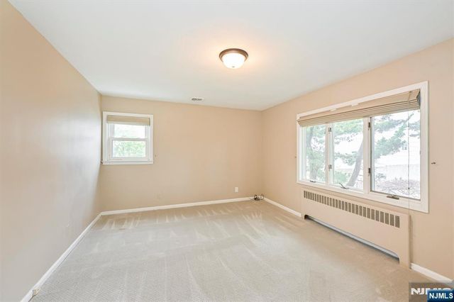 520 Hamilton Avenue, Hasbrouck Heights, NJ 07604