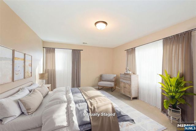520 Hamilton Avenue, Hasbrouck Heights, NJ 07604