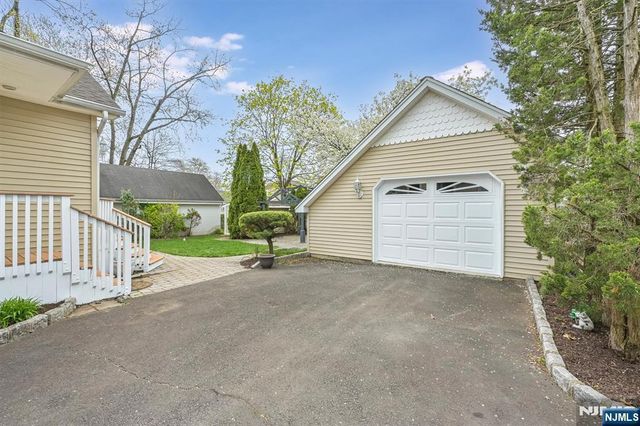 520 Hamilton Avenue, Hasbrouck Heights, NJ 07604