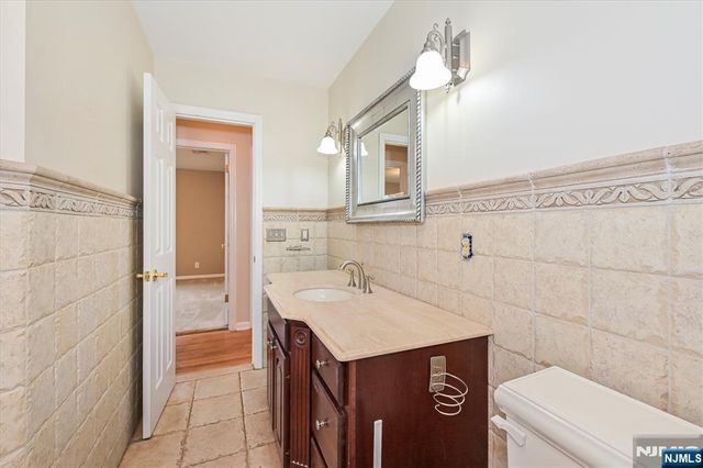 520 Hamilton Avenue, Hasbrouck Heights, NJ 07604