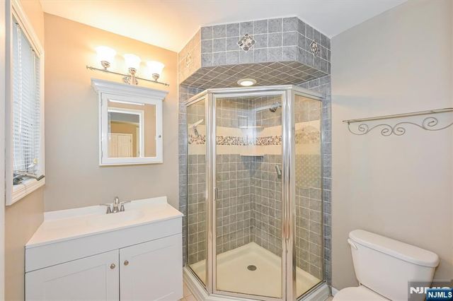 520 Hamilton Avenue, Hasbrouck Heights, NJ 07604