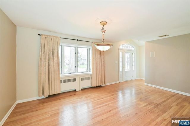 520 Hamilton Avenue, Hasbrouck Heights, NJ 07604